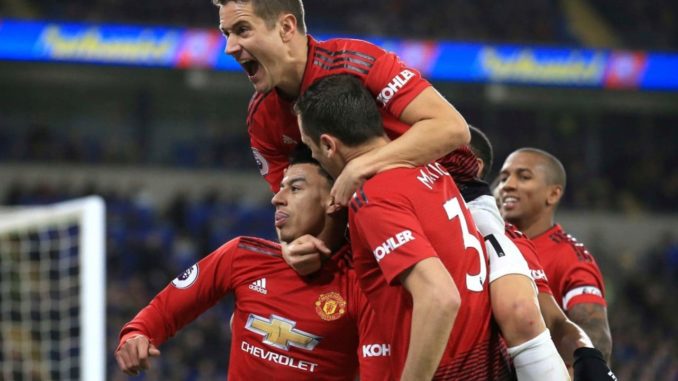 Man Utd's XI switch to 3-5-2